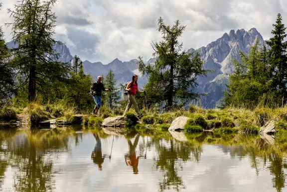 Eine Wanderstocklänge voraus – Zeit für neue Wege