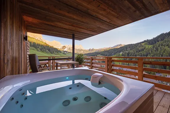 Cosy & Cool - Neue Wohnwelten mit Whirlpool mitten in den Dolomiten